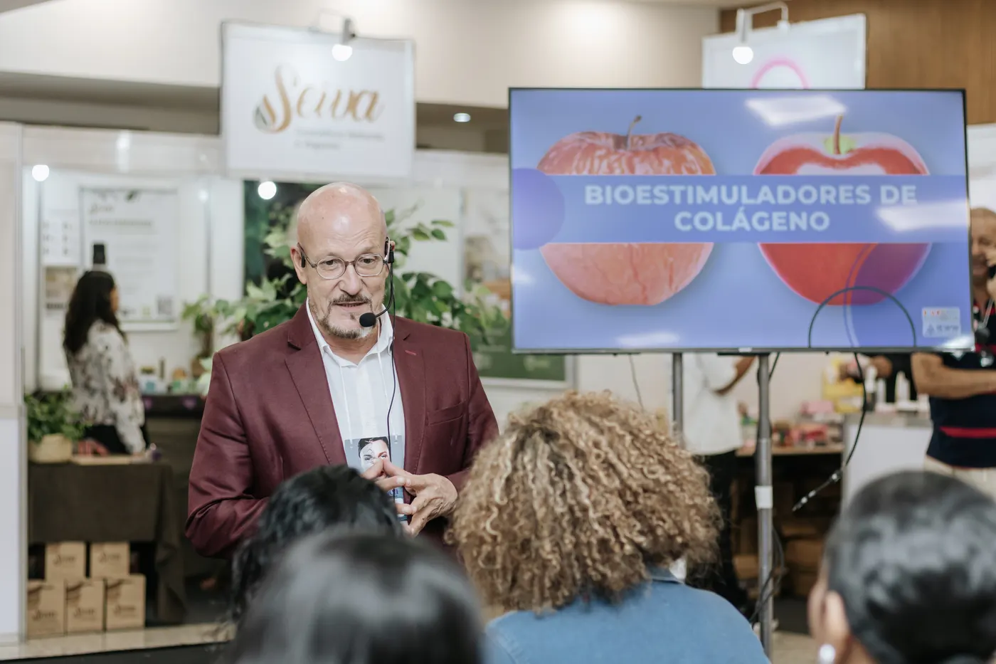 Profissionais durante evento da Cosmética Eventos